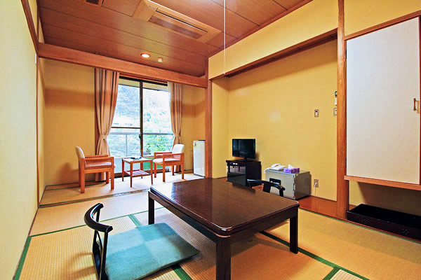 本館　和室　トイレなし　（ 8畳 ）